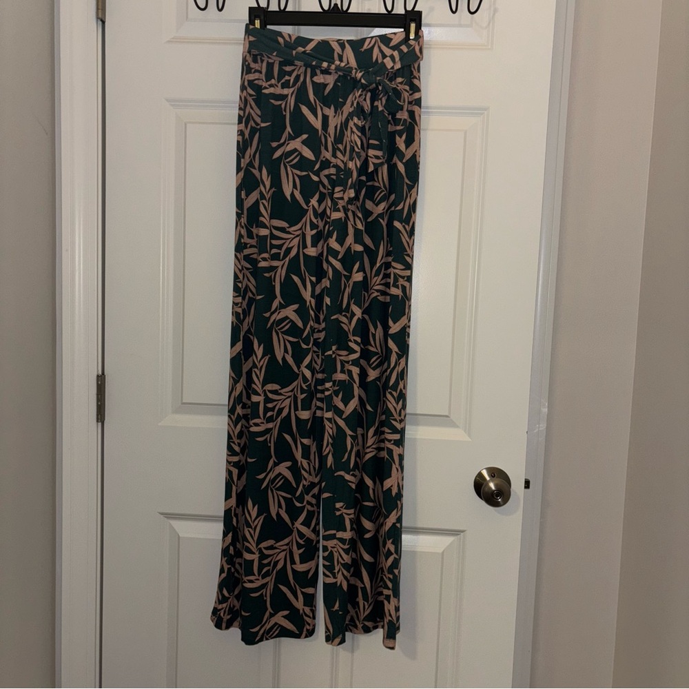 Leaf Print Wide-Leg Pants